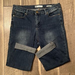 ♥️Anne Klein Capris Distressed Woman’s Blue Jean Size 10 Missy